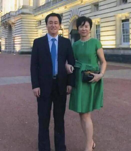 淫乱妻子的内助